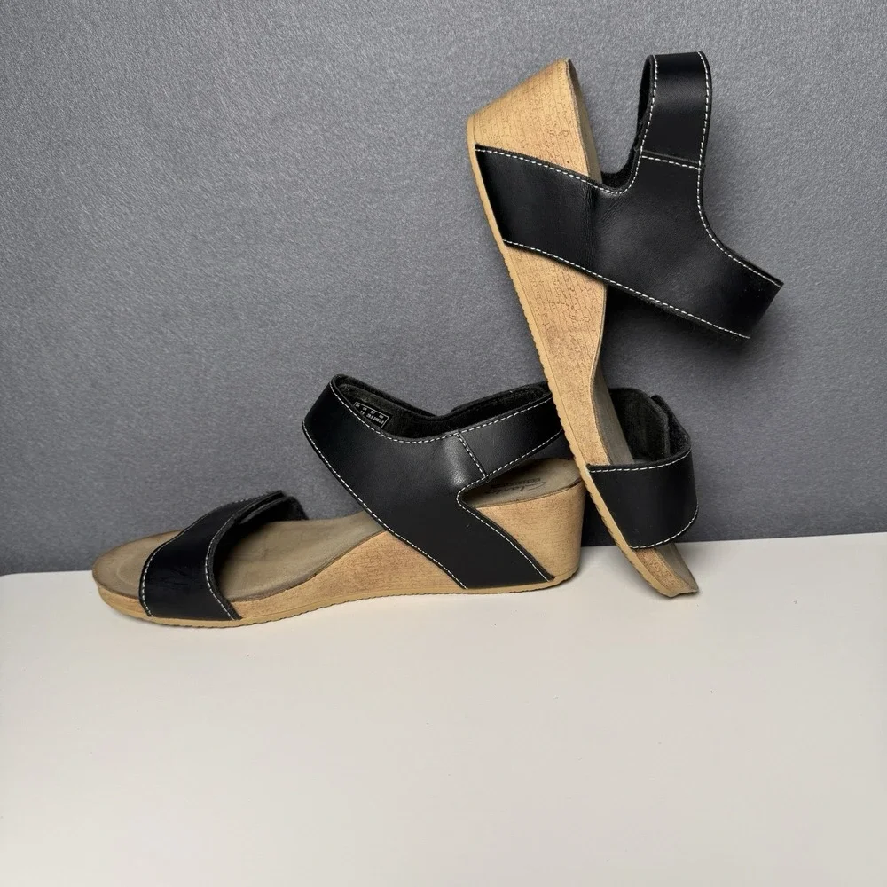 Clark's Black Leather Ankle Strap Wedge Heel Sandals Women's Size 8.5W